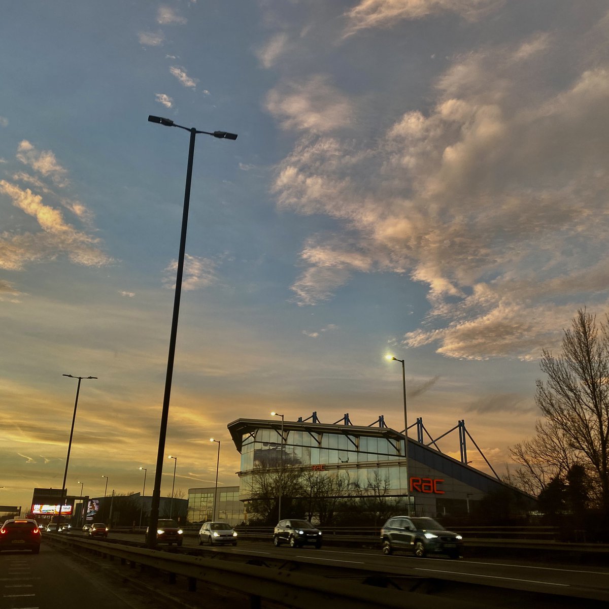 Driving home tonight the rac building looking very pretty in the sunset. <a href="/TheRAC_UK/">The RAC</a> #sunset #carjourney #drivehome #JourneyNorth