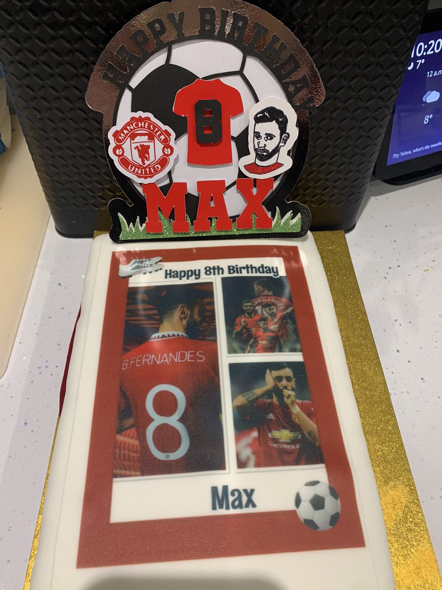 My boys going to be 8 tomorrow &amp; obviously wanted a <a href="/B_Fernandes8/">Bruno Fernandes</a> cake 🎂 ⚽️