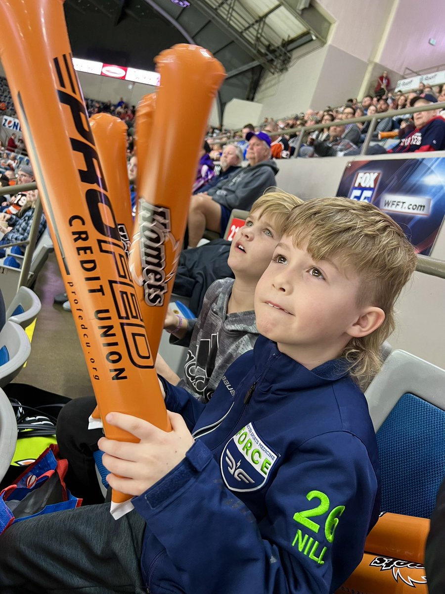 ascottlauer's tweet photo. #LetsGoKomets #Goal https://t.co/hpamI4hDCZ