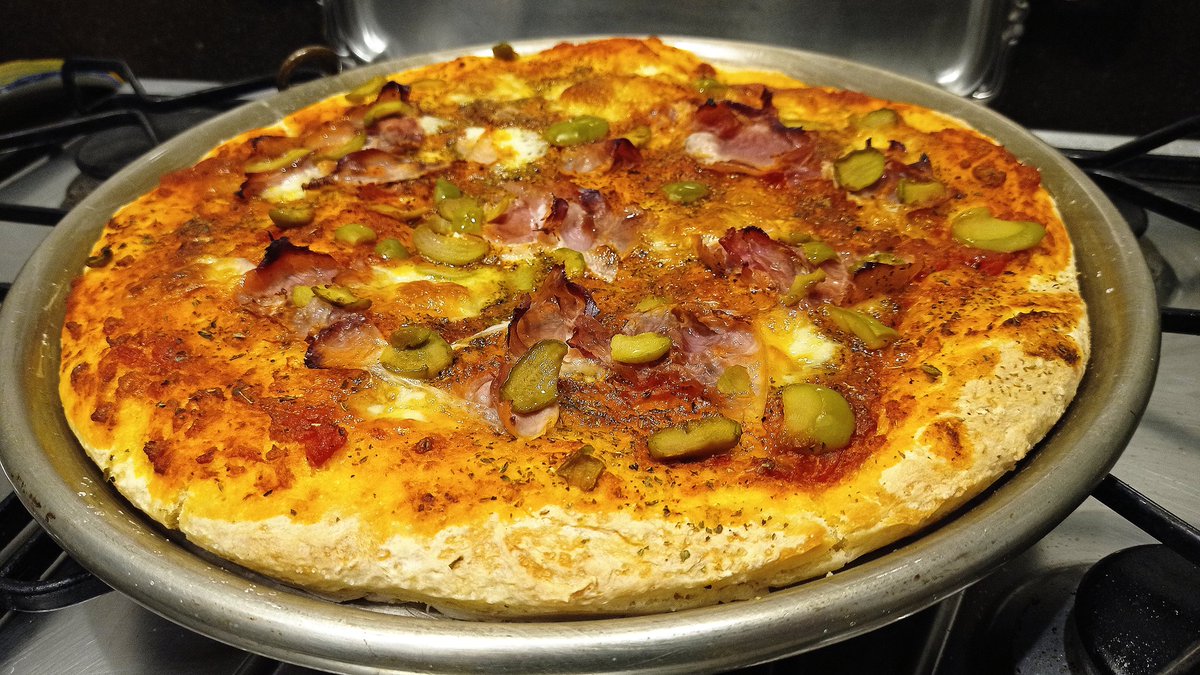 AnthonyTorongo's tweet photo. Homemade thick crust prosciutto and green olive pizza!
#pizza #cooking #thickcrust #foodporn #homemadepizza https://t.co/MVSFNMCOTy