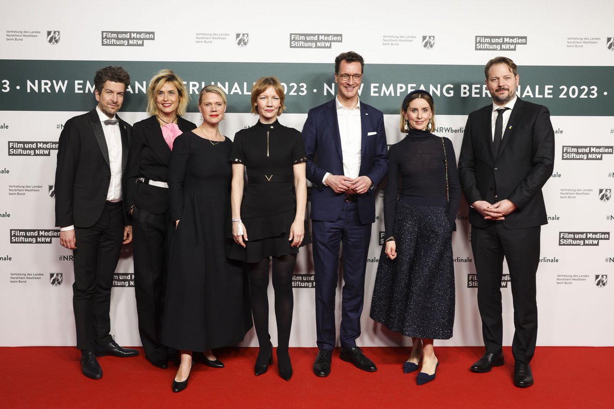 landnrw's tweet photo. Vorhang auf &amp; Bühne frei für den 20. #NRWberlinale-Empfang in der Landesvertretung Berlin. MP @HendrikWuest &amp; @filmedienrw empfangen über 1.000 Gäste. Insgesamt 15 Filme im Festival sind mit Unterstützung aus #NRW entstanden. 3 davon sind im Wettbewerb um den Goldenen Bären. https://t.co/ZN5nnsZsAR