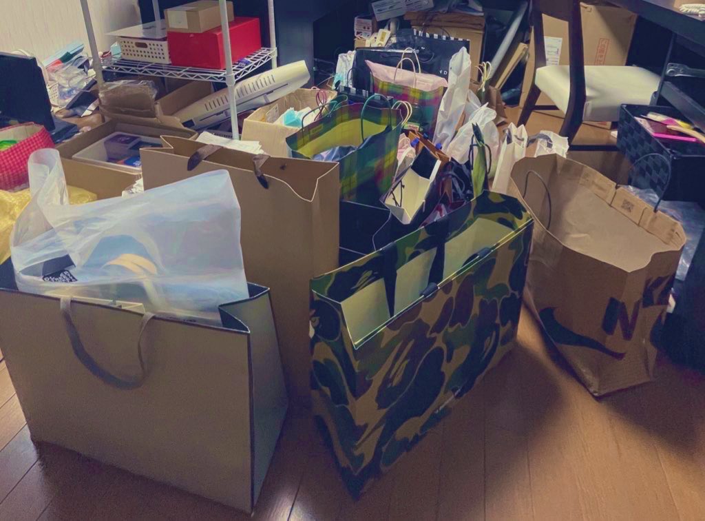 私の誕生日を祝ってくださった皆さんに感謝します！ とても幸せで忘れられない誕生日でした。 風船とご飯の支援も本当にありがとうございます。 プレゼントも本当にありがとうございます！ 最後の公演の前にくださった私の誕生日プレゼントは写真にありませんが、忘れていません。 愛してます❤️