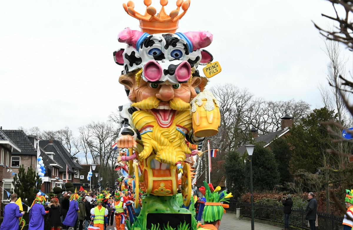DKW Vasse zegeviert ook bij grote carnavalswagens van optocht in Geesteren dlvr.it/SjgT1D