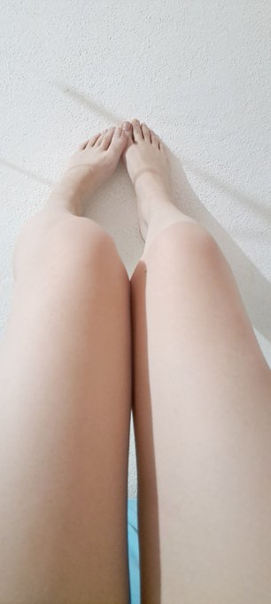 1 pic. Piernas ricas, quien las abre? 
???

#feet #feetpicsforsales #feetfethish @Feetfinder #PiesDescalzos