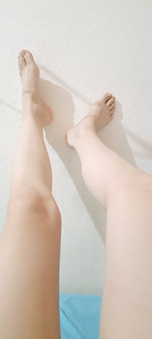 3 pic. Piernas ricas, quien las abre? 
???

#feet #feetpicsforsales #feetfethish @Feetfinder #PiesDescalzos