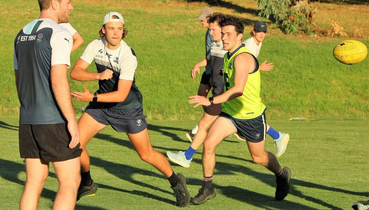 Preseason week three tonight 6:15pm at Como park. 

Great excuse to have a laugh with mates and get fit while doing it. 

#LiveLaughLove 
Photo caption "textbook handball ft cheeky tongue action"
