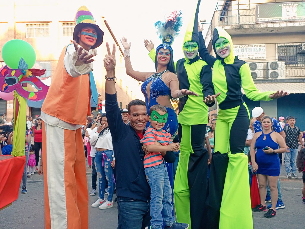 HumbertoMarte_'s tweet photo. La sonrisa de cada niño y niña es la más bonita satisfacción de los que amamos la Revolución de Chávez. La alegría de los más pequeños de Ciudad Charallave desborda las calles en estos Carnavales Internacionales 2023.
#ADisfrutarElCarnaval https://t.co/OBsKOL6Tz2
