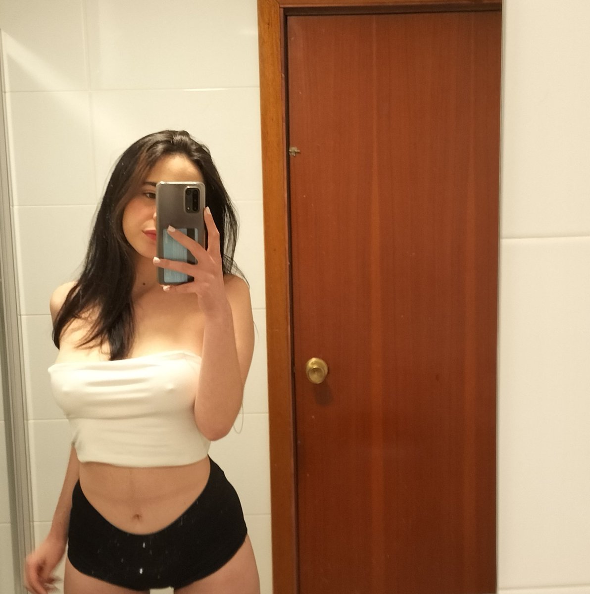 ItsSiilvii's tweet photo. El otro día me saqué estas foticos en las que me veo reinisima y me apetecía compartirlas por aquí también https://t.co/xekKo0WUIz