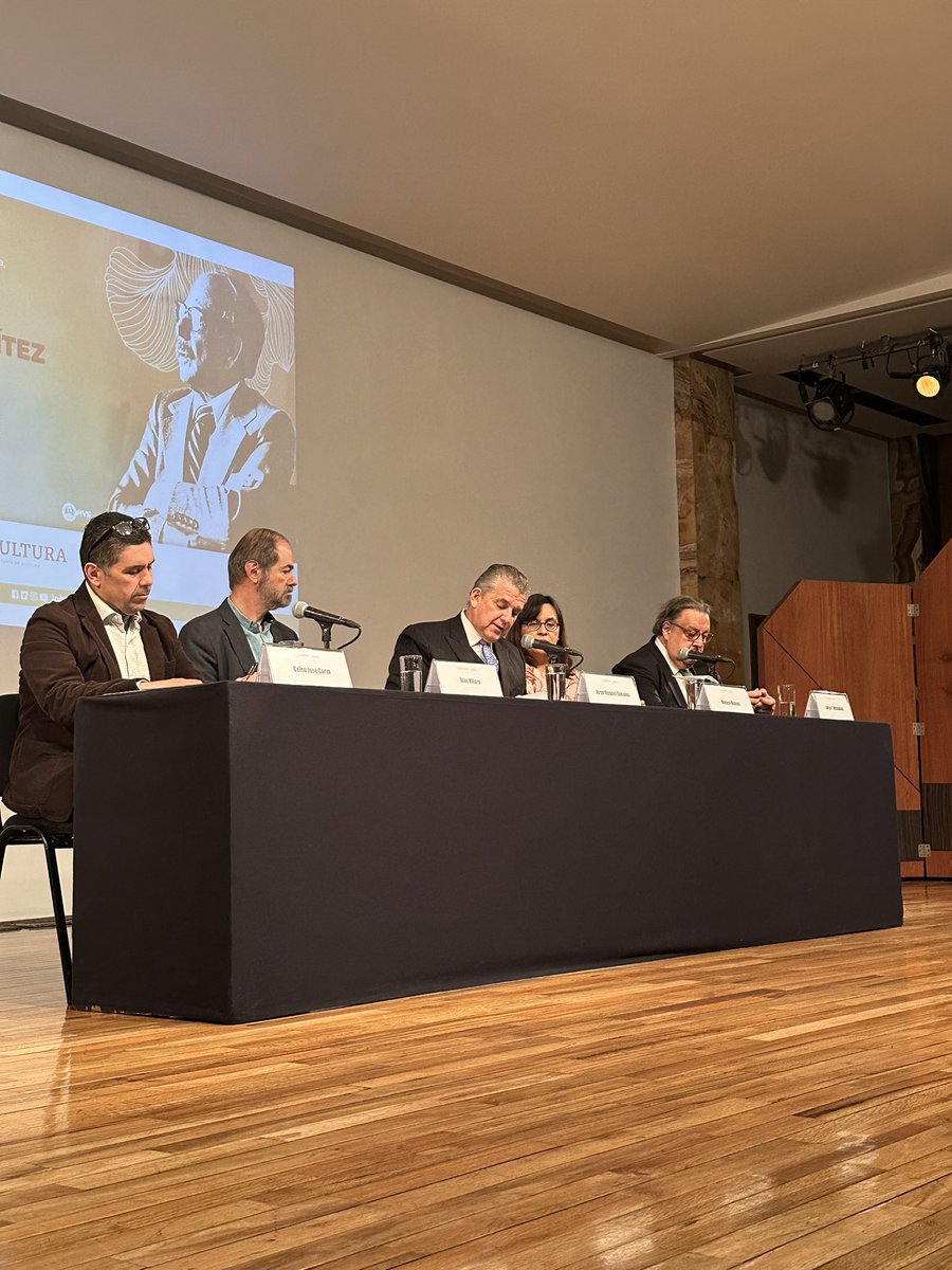 MarcucettiClau's tweet image. “Nací con voz pedante y los indios me enseñaron la humildad, dijo #fernandobenitez” @JuanVilloro56