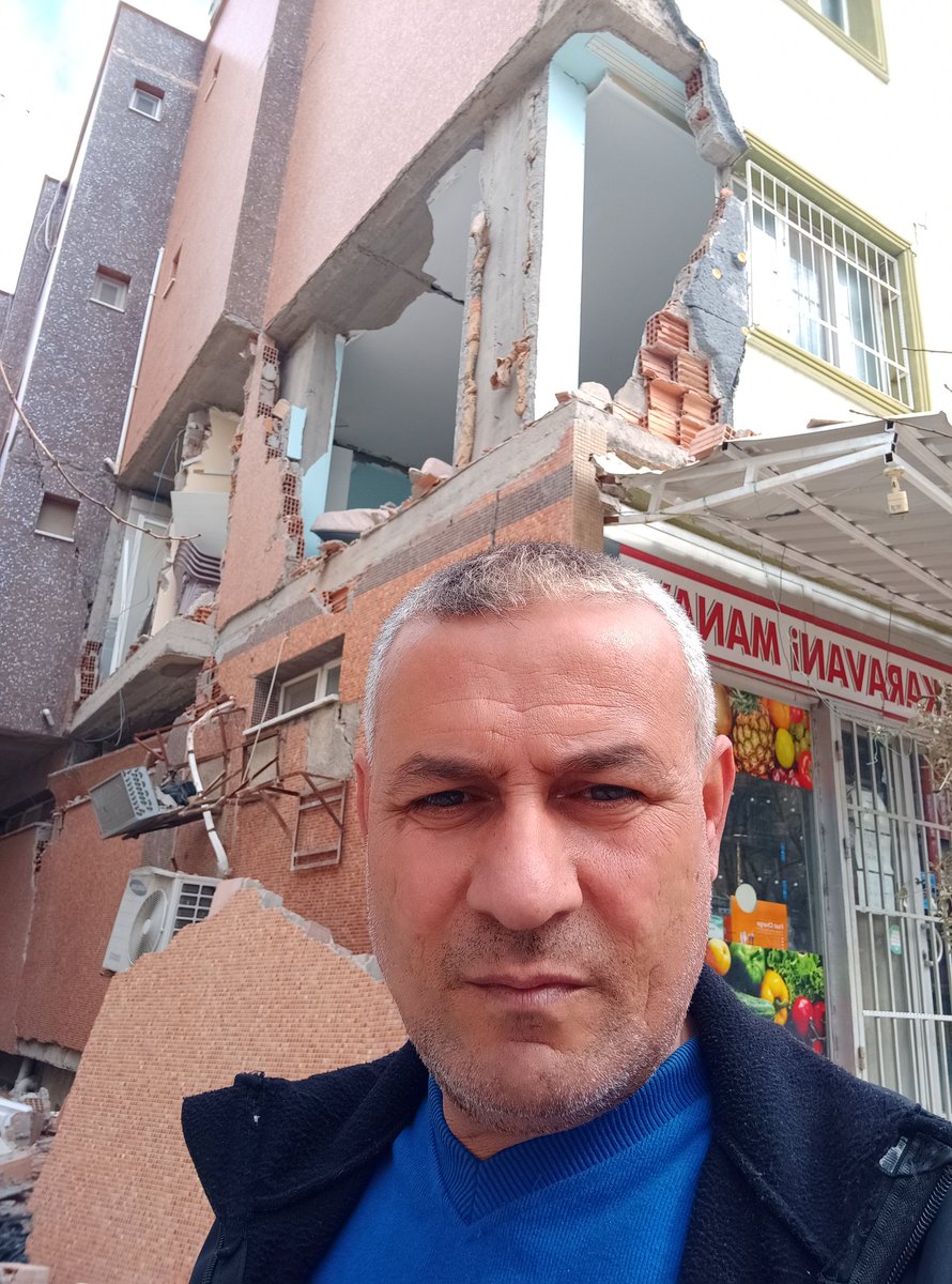 EYTERCAN31's tweet photo. Benim acil paraya acil emekli olmaya ihtiyacım var dünyaya evim başıma yıkıldı dışarı soğuk ayaz https://t.co/OCIvQtxgMH