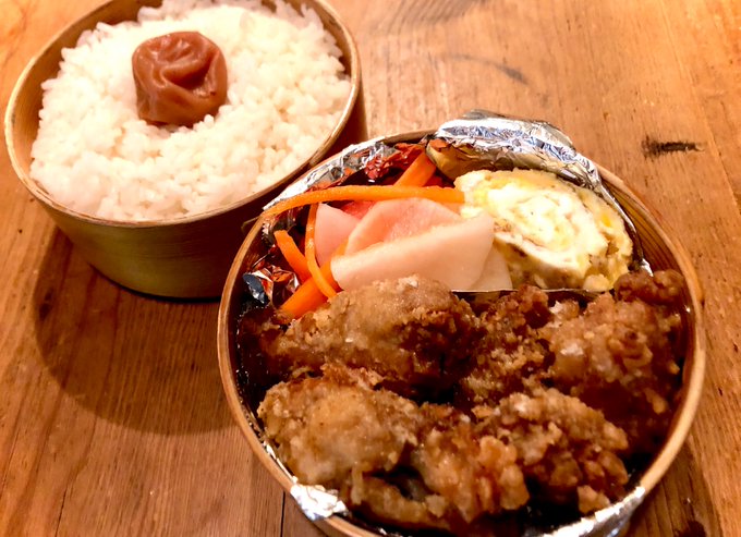 今日のお弁当はとりの唐揚げです!!
おいしそうですね!!!!! 