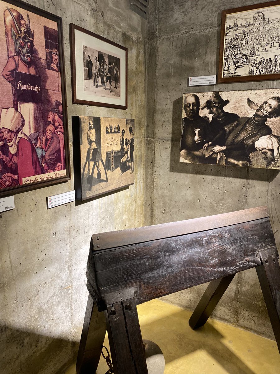 monicator's tweet photo. @redhistoria Foto de hoy en el museo de la tortura (Inquisición) en Santillana del Mar             https://t.co/NjNk0bjcKj https://t.co/Ykfc4tk735
