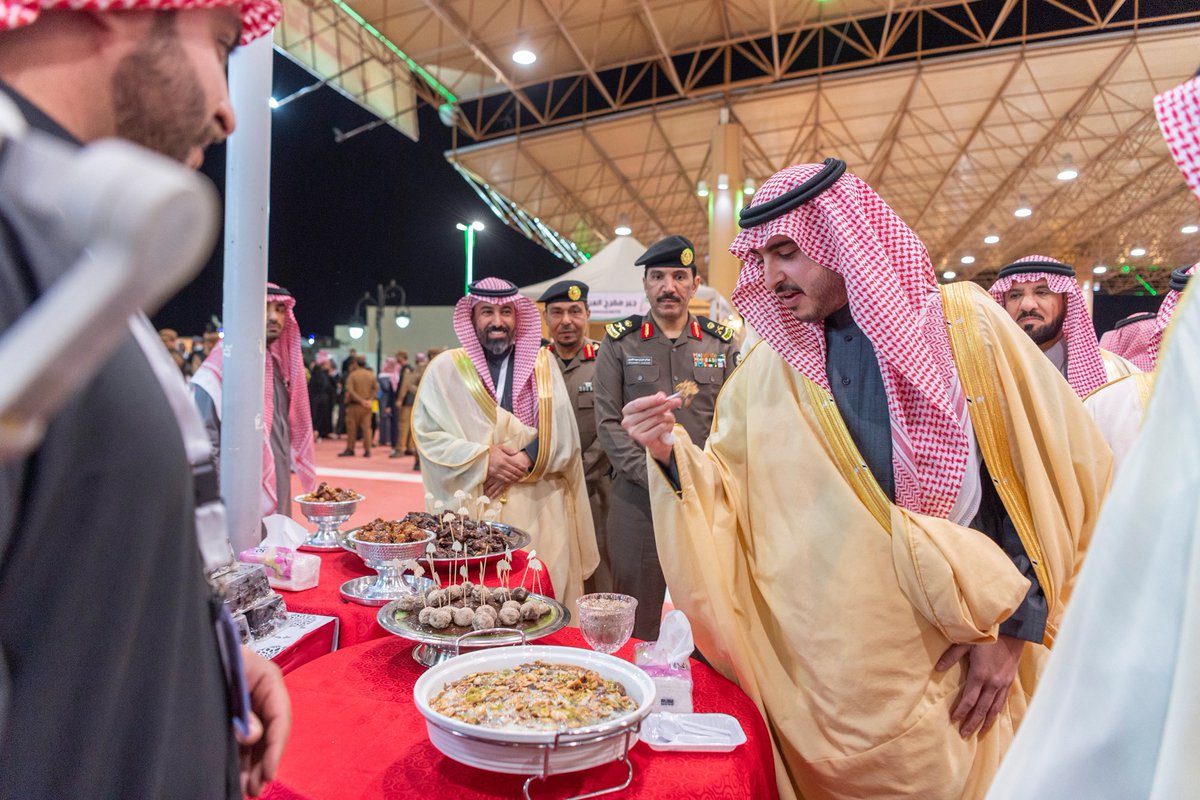 #مهرجان_تمور_الجوف_التاسع
أمير الجوف صاحب السمو الملكي الأمير فيصل بن نواف 
مبتهجاً بما يراه من نجاح وتقدم وتنظيم من امانة منطقة الجوف ممثله في بلدية دومة الجندل ومتابعة محافظ دومة الجندل