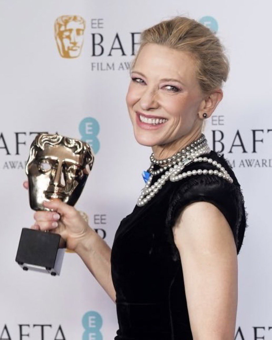 foxwithbunny's tweet photo. Omg 😳! What a night! 🥳🥳🥳🥳#BAFTA2023 https://t.co/gucuuyjpYG