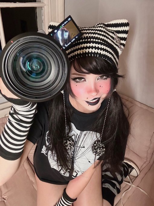 I&rsquo;m taking a pic of you&hellip; what are you doing in it? 📸 https://t.co/QYYIavdHv4