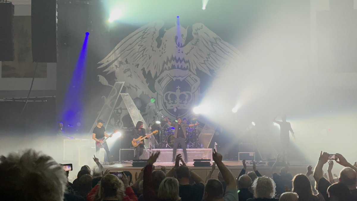 linnie2014's tweet photo. There will only be one Freddie Mercury but my god this guy is close! Did you guys proud tonight in Aberdeen!! 👑 @QueenExtrava @freddie_mercury @QueenWillRock @DrBrianMay @OfficialRMT https://t.co/89UVfqFfVF