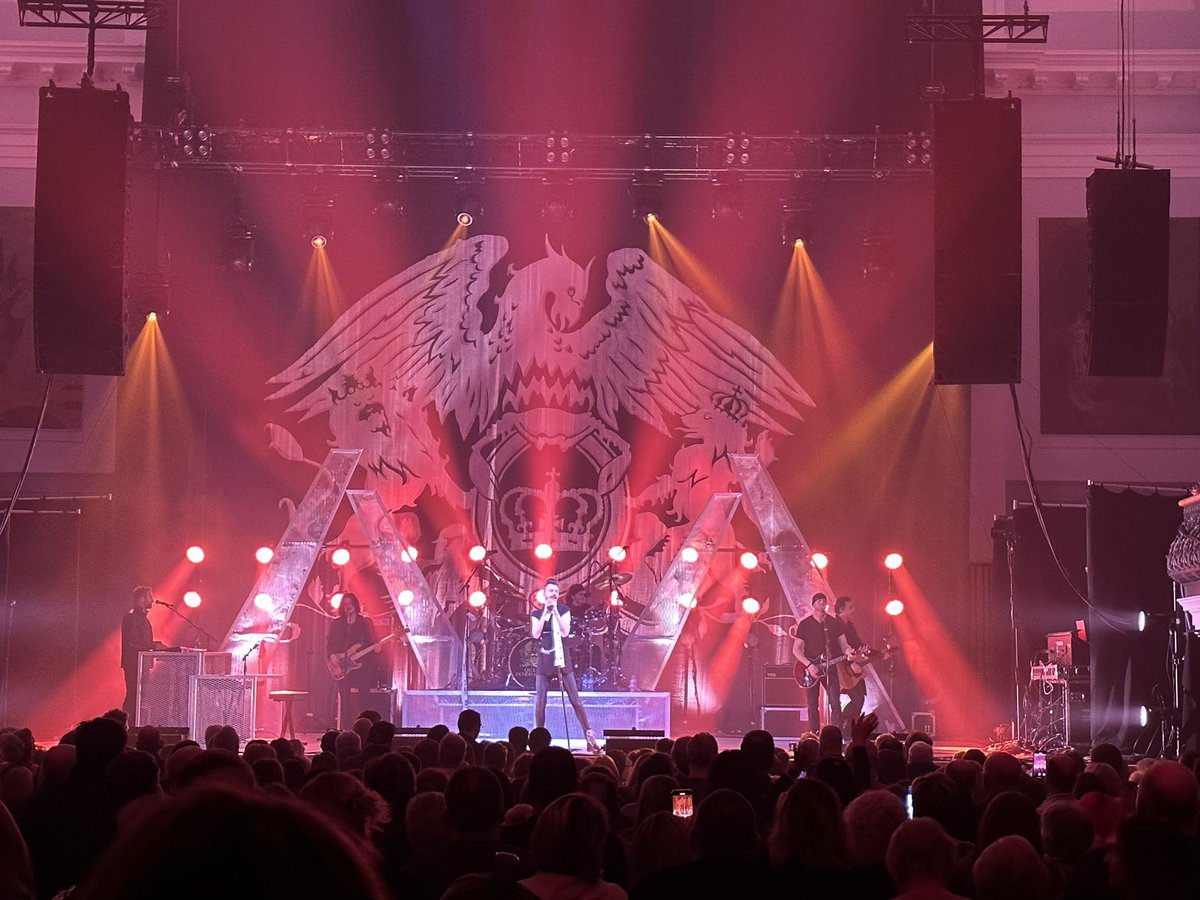 linnie2014's tweet photo. There will only be one Freddie Mercury but my god this guy is close! Did you guys proud tonight in Aberdeen!! 👑 @QueenExtrava @freddie_mercury @QueenWillRock @DrBrianMay @OfficialRMT https://t.co/89UVfqFfVF
