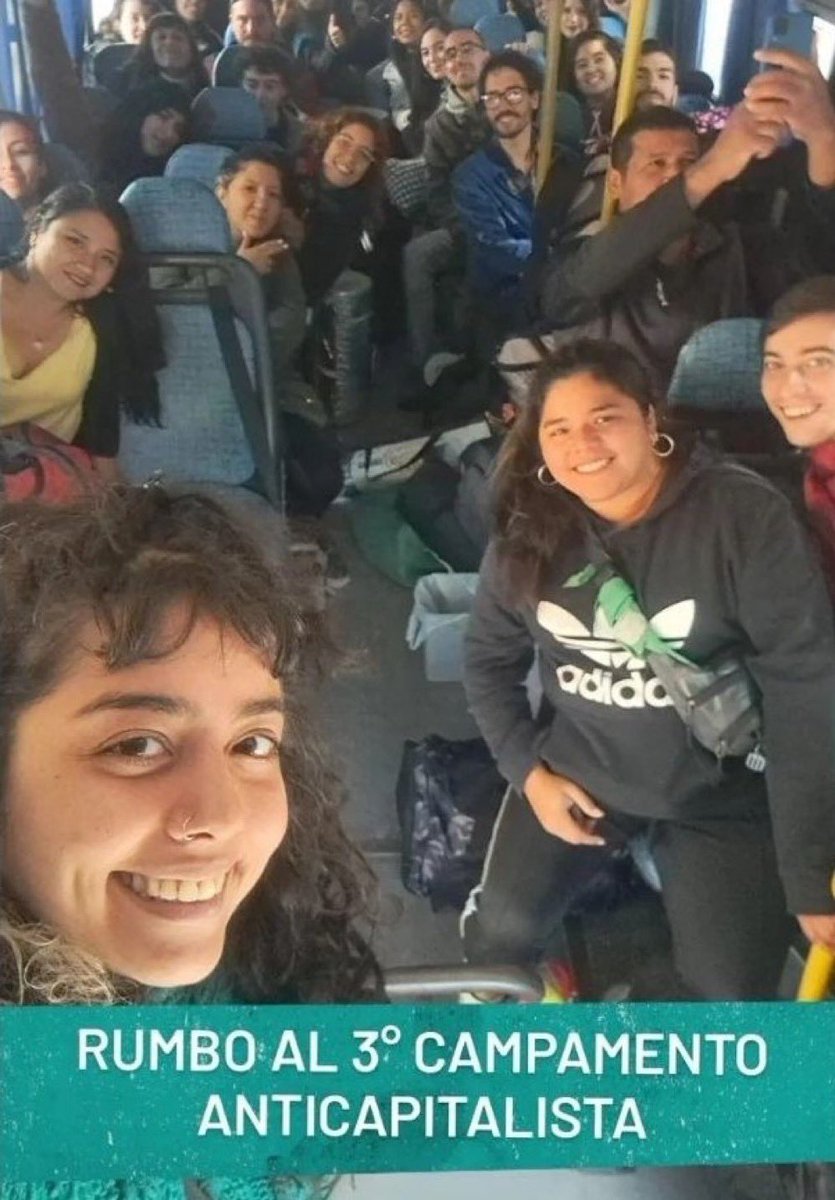 federric0's tweet photo. El olor a culo y repasador húmedo que tiene esta foto me hace llorar más que pelar una cebolla a 5 centímetros de la cara. https://t.co/ZLqi4IkHlg