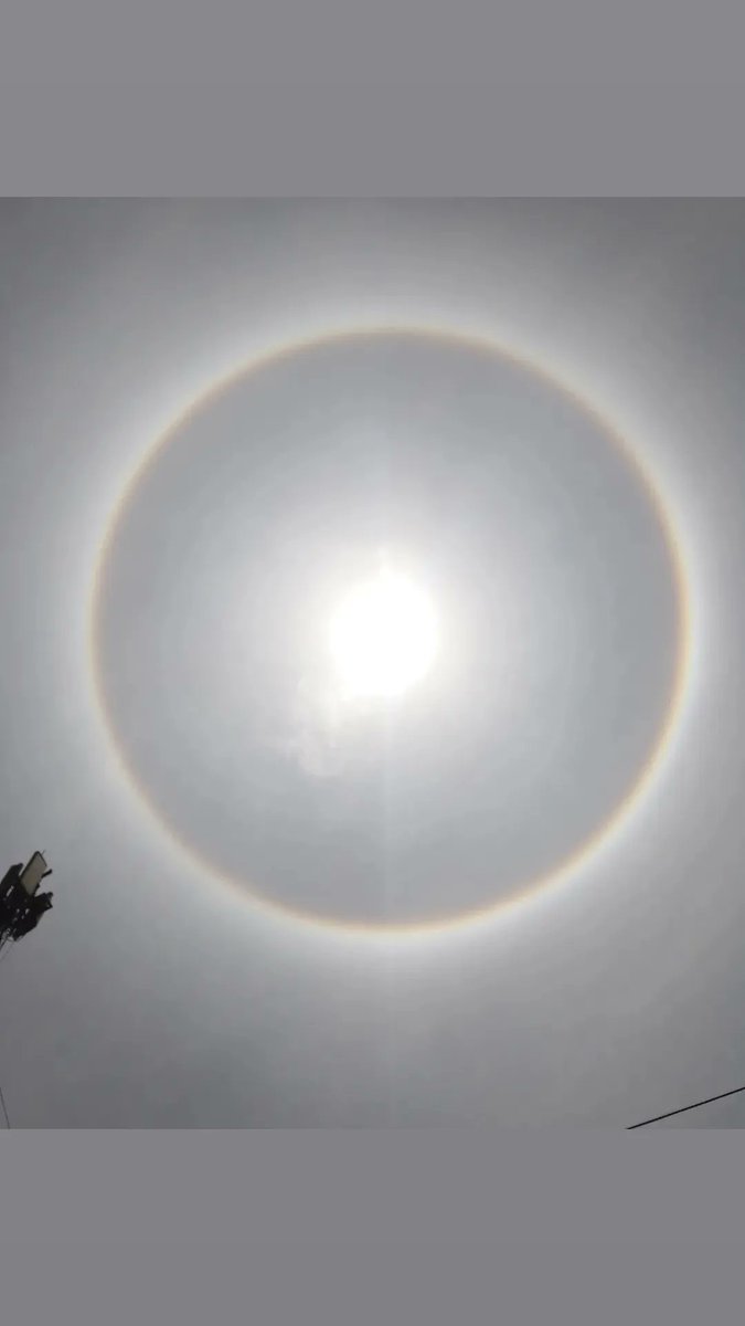 Vangianella's tweet photo. @adolfobolivar4 #HaloSolar el cielo nos quiere decir algo https://t.co/ud7KDLuy5O