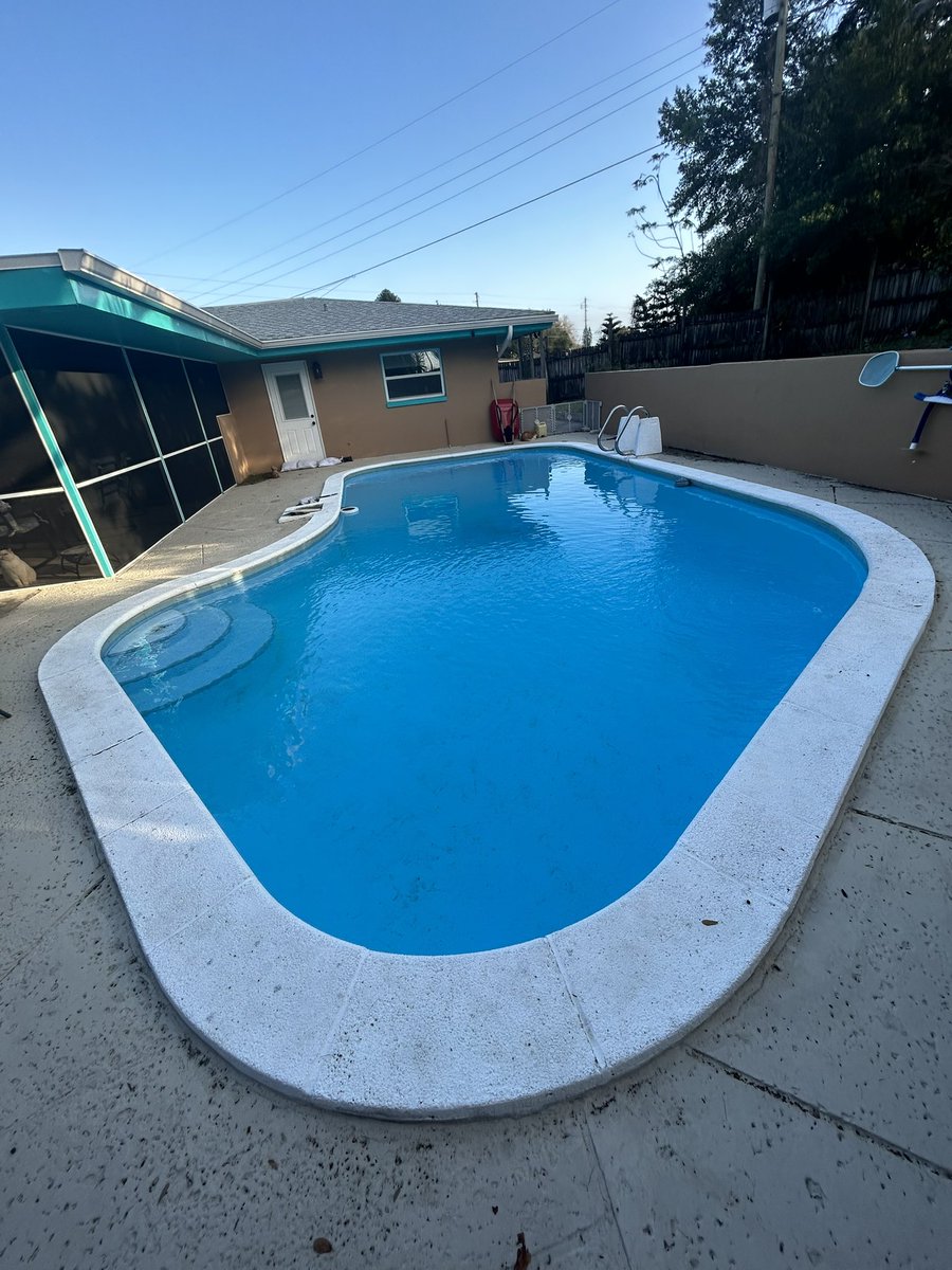 BiGGMiKe1031's tweet photo. Wisconsin style beer brats with a pool view down here in Freedom, USA #BeerBrats #Florida #WiscoStyle https://t.co/5XJP6GM8rG