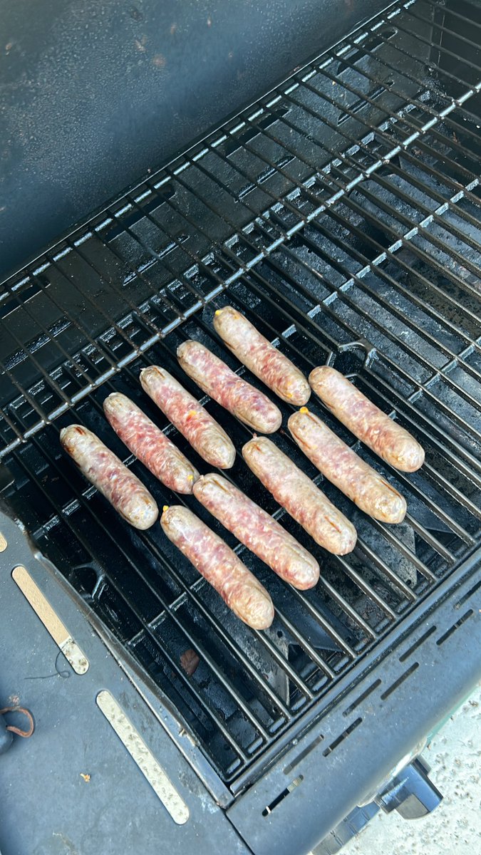 BiGGMiKe1031's tweet photo. Wisconsin style beer brats with a pool view down here in Freedom, USA #BeerBrats #Florida #WiscoStyle https://t.co/5XJP6GM8rG