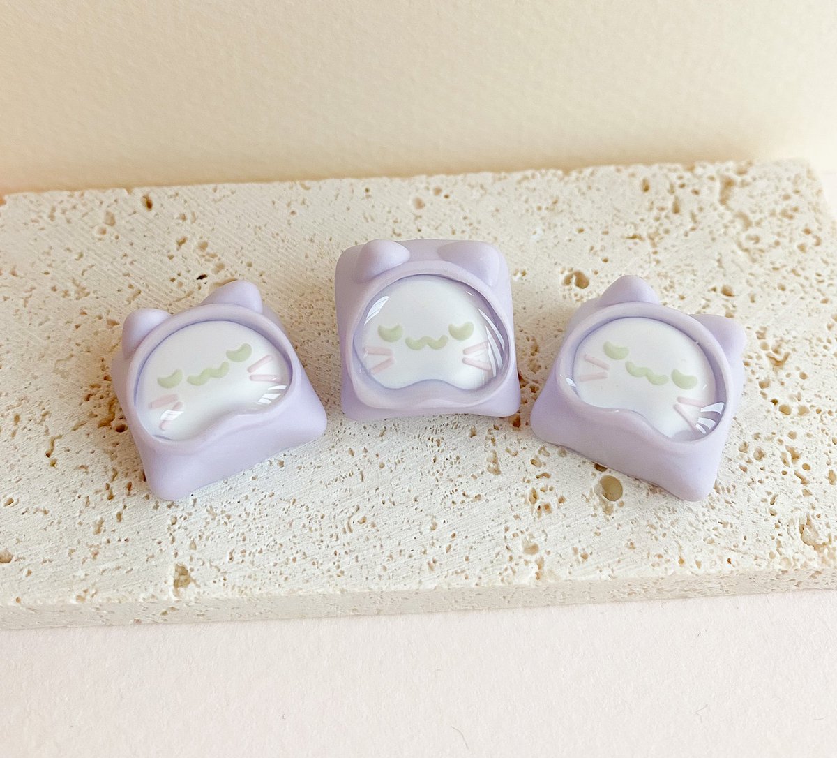 moonecraft_'s tweet photo. Collab with Tomocaps Hangwa x Tsuki is now live 
https://t.co/WtCzs0yOSw

Tomocaps Hangwa keycap set will be live tomorrow the 20th February 2023 

#keycaps #keycap #artisankeycap #kawaii #resinart #resinhandmade #cutekeycaps #mechanicalkeyboard #PastelLove https://t.co/AxSjiSa6du