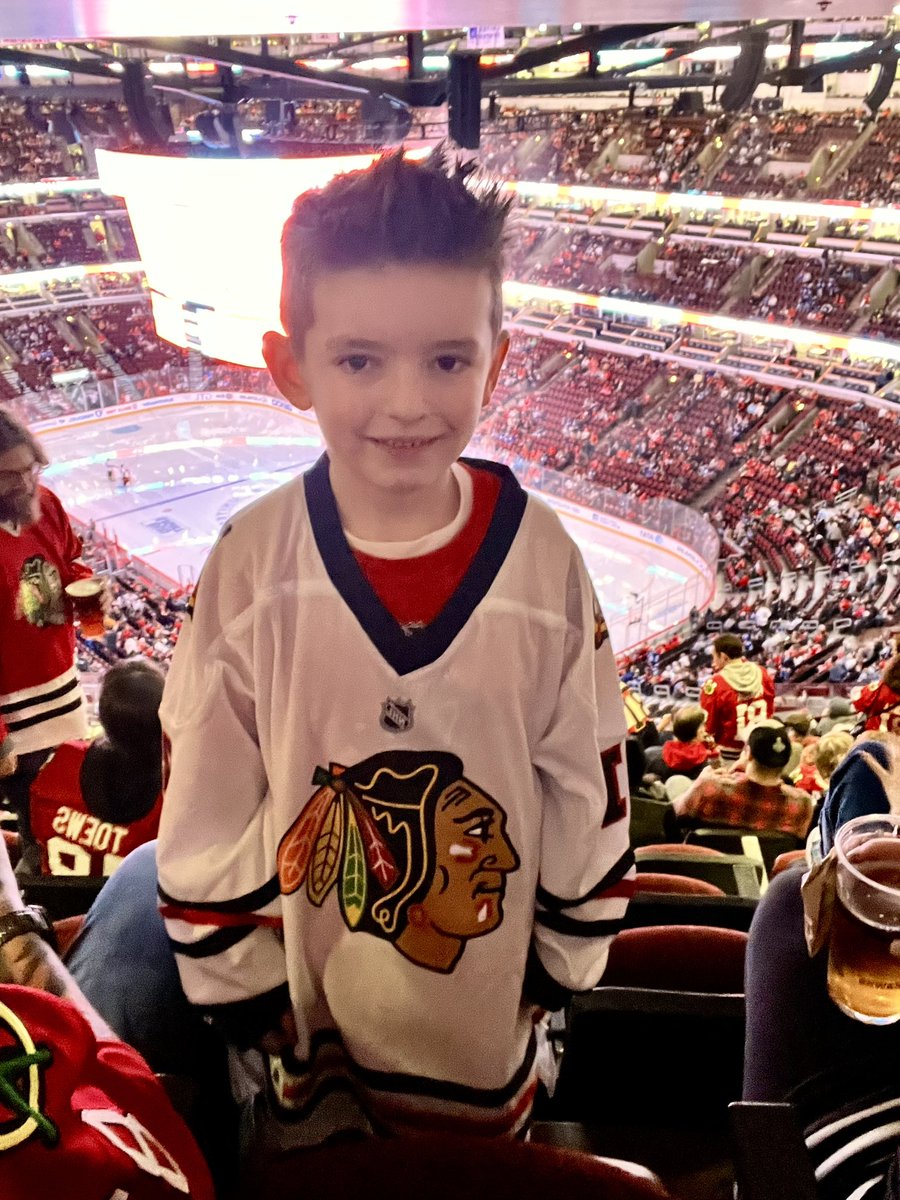 hot_shell_orbz8's tweet photo. First @NHLBlackhawks game https://t.co/2iL9BHIp3z