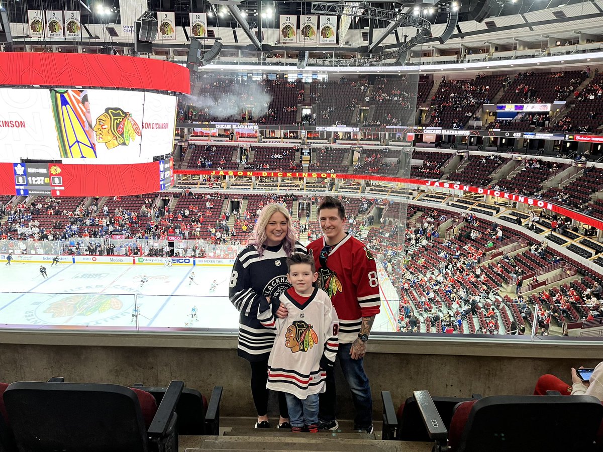 hot_shell_orbz8's tweet photo. First @NHLBlackhawks game https://t.co/2iL9BHIp3z