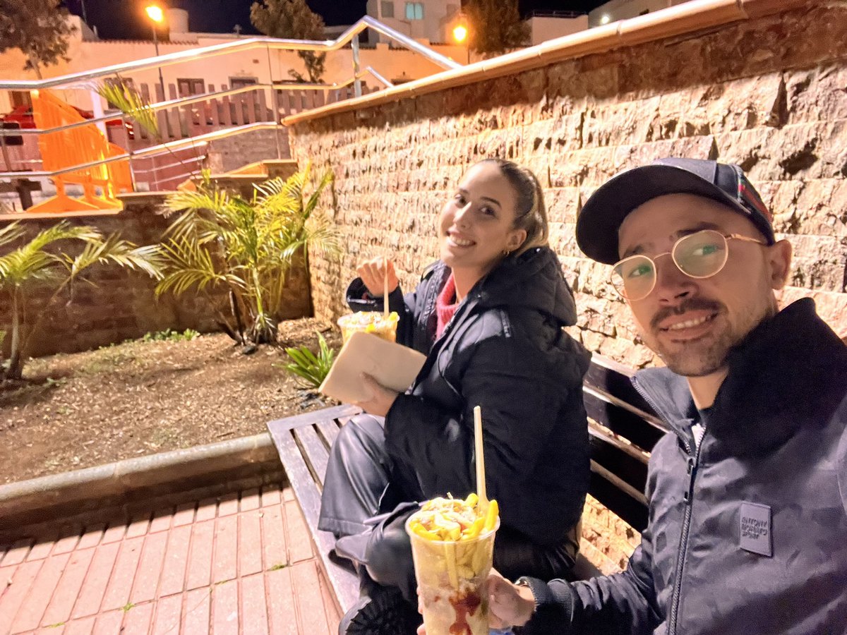 RdenizG's tweet photo. La salchipapa @michellemrtin jurado de murgas de ingenio 🔝👏🏽 https://t.co/yRWobDE0s0