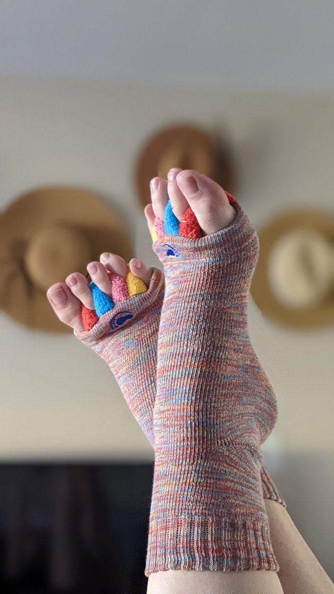 SoleWayToHeaven's tweet photo. I think this is my new favorite sock 🧦 invention. They're actually super comfy. I was worried they'd be annoying but not at all. Genius. 🤓 #happyfeet #toes #socks #womensfeet #bigfeetwoman https://t.co/H3LOxWyVpX