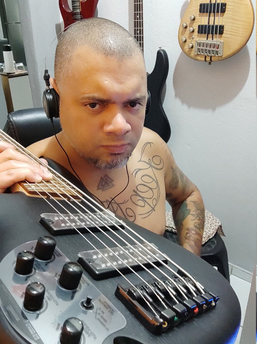 DiegoSkda's tweet photo. Quase três anos com esse Bass SR306.
#bass #music #guitar #fishing #drums #bassfishing #musician #bassplayer #rock #bassist #dj #bassguitar #trap #fish #largemouthbass #dance #love #bassboosted #singer #s #musicalmente #bassmusic #trance #edm @officialibanezguitars @ibanezbr https://t.co/ekuFikelYh
