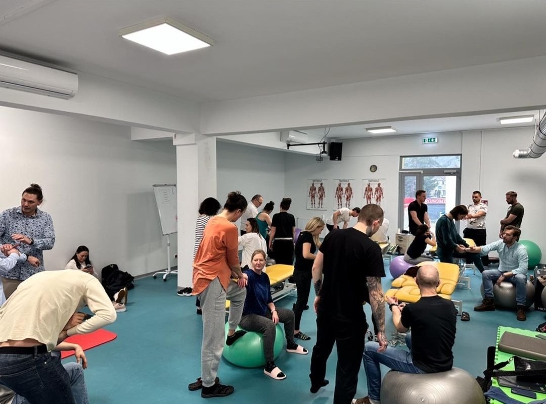 ETAMED_Hannover's tweet photo. Impressions of the international FDM workgroup in Drzonków, Poland. A great exchange and practice opportunity for everybody. 😊👍 #fascialdistortionmodel #physiotherapy #chiropractic #osteopathy https://t.co/6UsrwSbiNs