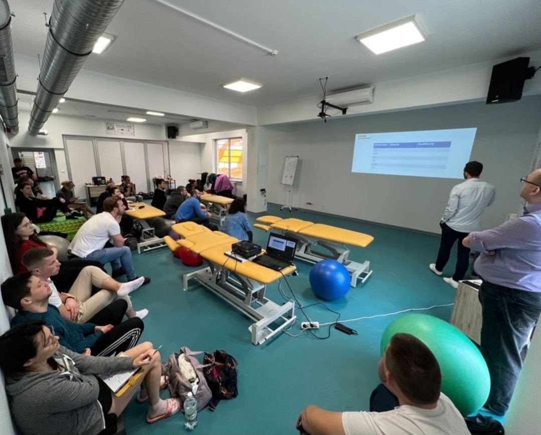 ETAMED_Hannover's tweet photo. Impressions of the international FDM workgroup in Drzonków, Poland. A great exchange and practice opportunity for everybody. 😊👍 #fascialdistortionmodel #physiotherapy #chiropractic #osteopathy https://t.co/6UsrwSbiNs