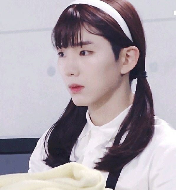 #댕햄 알오물
[언ㄴ니 밤에 죄송해요] 1
[혹ㄱ시 지금 시간 괜찮ㅇ으세요?] 1

이디올 영화 보다가 슬슬 졸려서 자려는데 유여주한테 오타가 잔뜩 난 문자가 옴. 평소에는 오타 하나 없는 문자 오다가 갑자기 저렇게 오니까 이디올 초조해져선 상황판단도 못하고 바로 여주한테 문자 보냄.