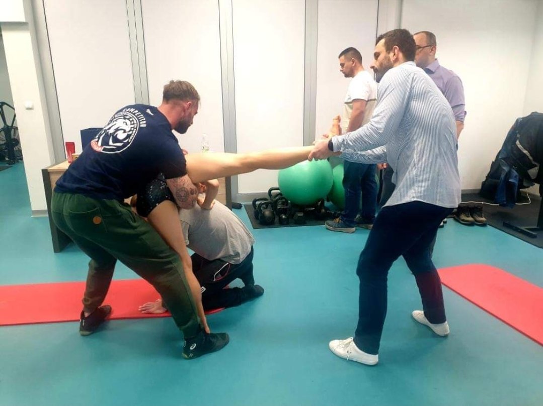 ETAMED_Hannover's tweet photo. Impressions of the international FDM workgroup in Drzonków, Poland. A great exchange and practice opportunity for everybody. 😊👍 #fascialdistortionmodel #physiotherapy #chiropractic #osteopathy https://t.co/6UsrwSbiNs