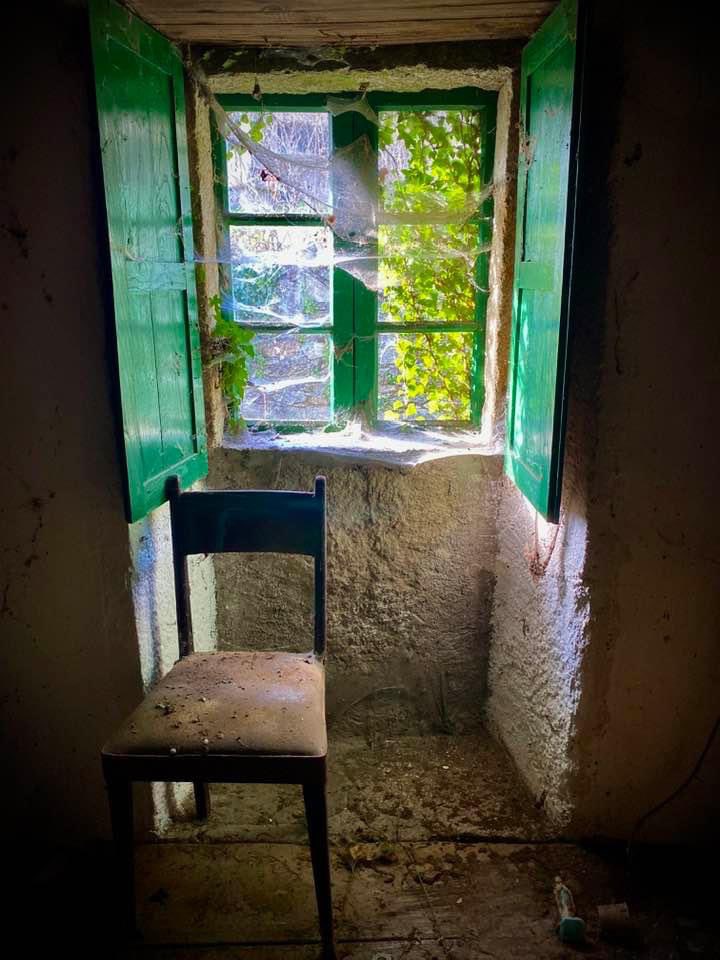 santiagogrial's tweet photo. O que atopa @CarmelaMuxia en lugares abandonados e abertos de Galicia é impresionante. https://t.co/4UBI2qUuEF
