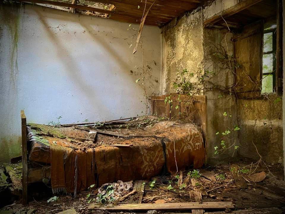 santiagogrial's tweet photo. O que atopa @CarmelaMuxia en lugares abandonados e abertos de Galicia é impresionante. https://t.co/4UBI2qUuEF