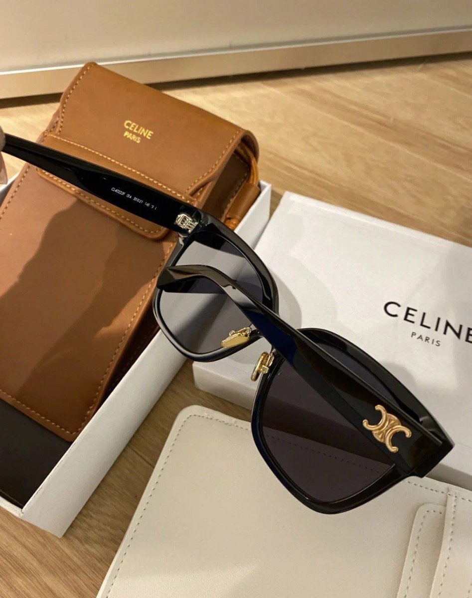 JashuarCaballer's tweet photo. A pair of black sunglasses are the perfect complement. https://t.co/4kT63qGEWt