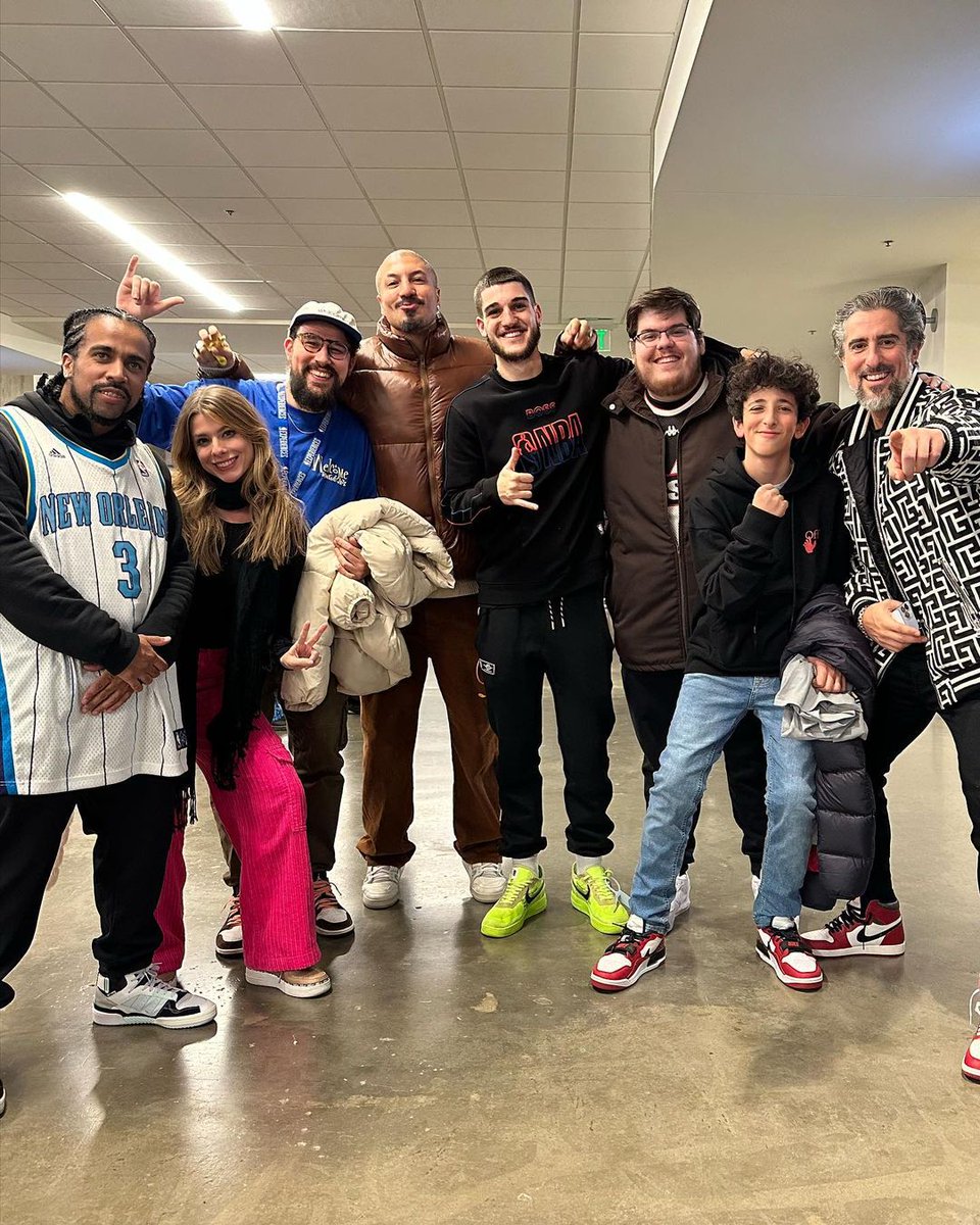 NBABrasil's tweet photo. É o Brasa COMANDANDO Salt Lake City! 🔥 🇧🇷  Pega essa galera IRADA presente neste Fim de Semana das Estrelas em Utah! 🌟

@alanaambrosio @Casimiro @doisporcento @marcosmion @femedeirostt @beltraogui 

(Via: @caio_teixeiraa) https://t.co/NFpLbL2EWd