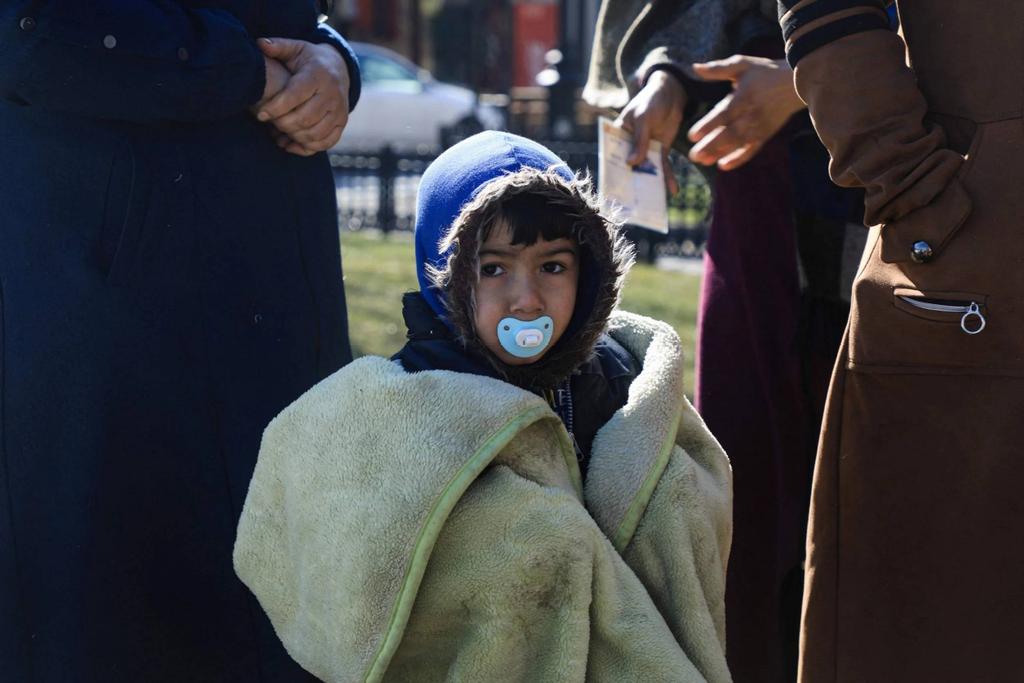 eduardomenoni's tweet photo. 🇹🇷 #Turquia - Un niño de 5 años rescatado después de 192 horas bajo los escombros testifica “que una persona vestida de blanco lo alimentó, le trajo agua y luego desapareció." ¿Qué piensas de esto? https://t.co/mAUObl3KU9
