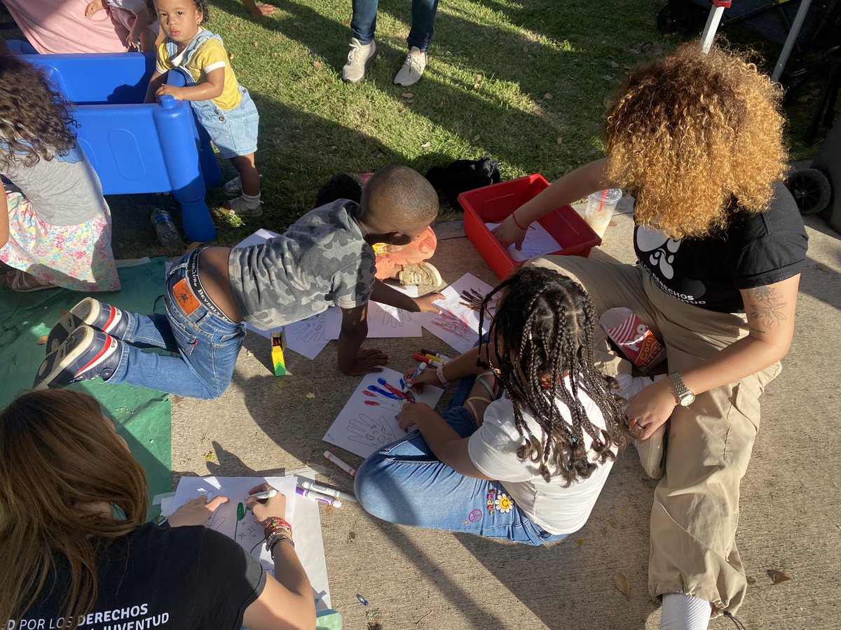 Que alegría poder estar hoy con nuestro equipo en el festival de la fundación de barrio obrero. En esta  esta comunidad que nos recibió con tanto amor nuestra <a href="/redenijpr/">Red por los Derechos de la Niñez y Juventud</a> acompaña a más de un centenar de niños y familias. Seguimos con amor, alegría y VAMOS por el País