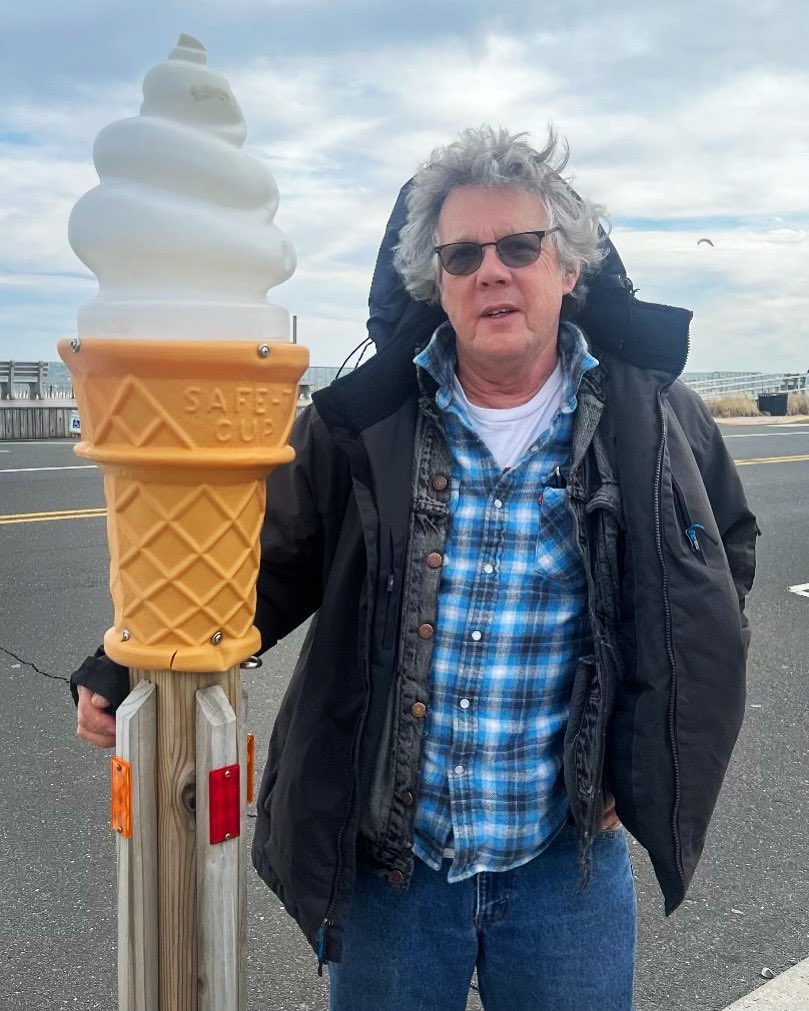 Yes, this much ice cream is a lot to manage.🍦 Fortunately, as you can see, it’s in a Safety Cup.

Photo by Tom Parr

#steveforbert #icecream #bigicecream #hugeicecream #bradleybeach #bradleybeachnj #bradleybeachnewjersey #lotoficecream