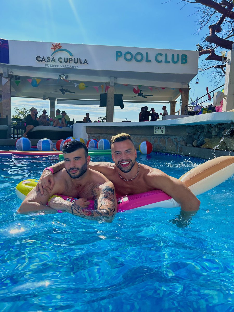 PoolClubPv's tweet photo. Latín Pool Party #nakedpoolparty #latinpoolparty #handsomeguys #handsomegays #hombresgay #chicosgay #madurosgay https://t.co/01Y66ECo6b