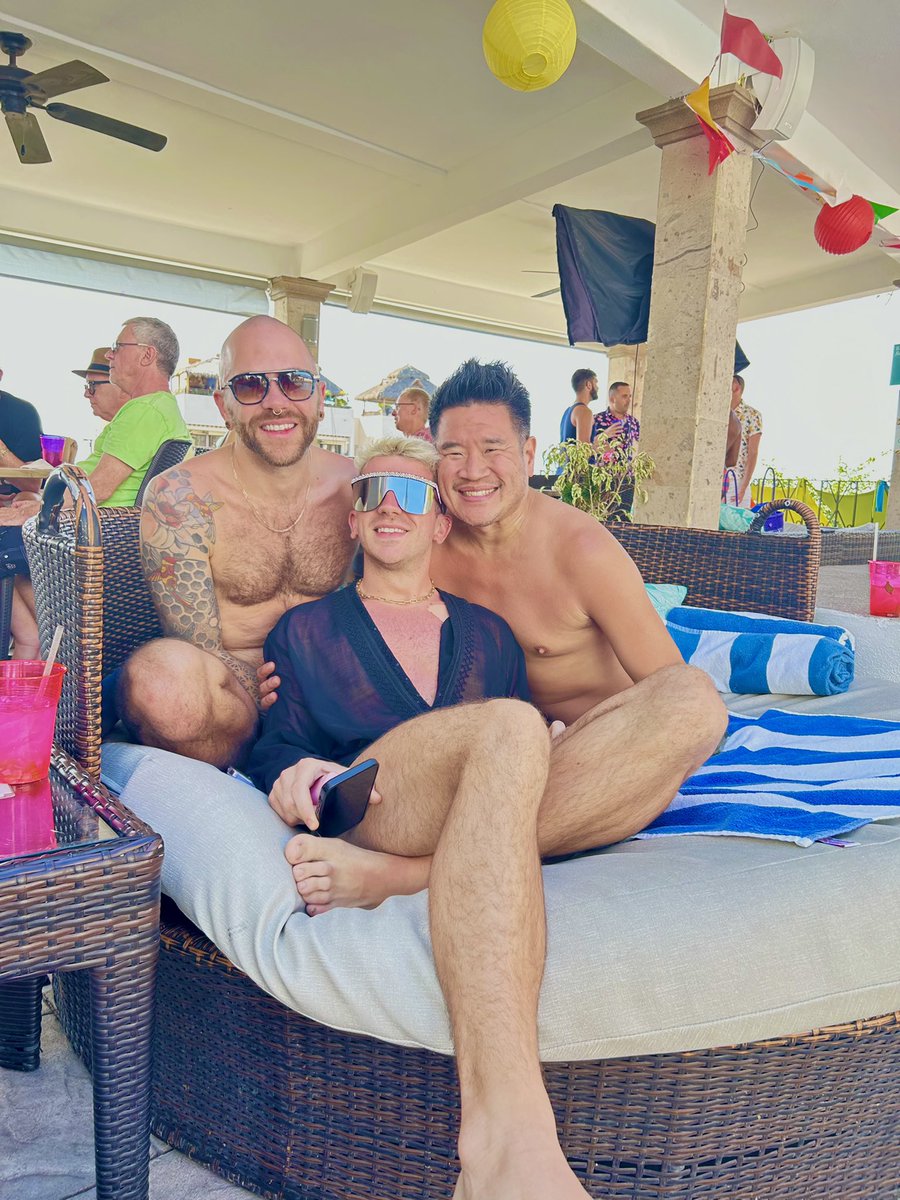 PoolClubPv's tweet photo. Latín Pool Party #nakedpoolparty #latinpoolparty #handsomeguys #handsomegays #hombresgay #chicosgay #madurosgay https://t.co/01Y66ECo6b