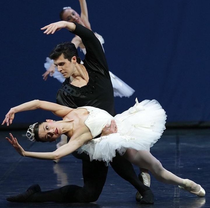 CameliaLadi's tweet photo. Nicoletta Manni &amp; Roberto Bolle🤍

#dance #ballet #arte #danza #art #aesthetic https://t.co/Y7xNrdH6tC