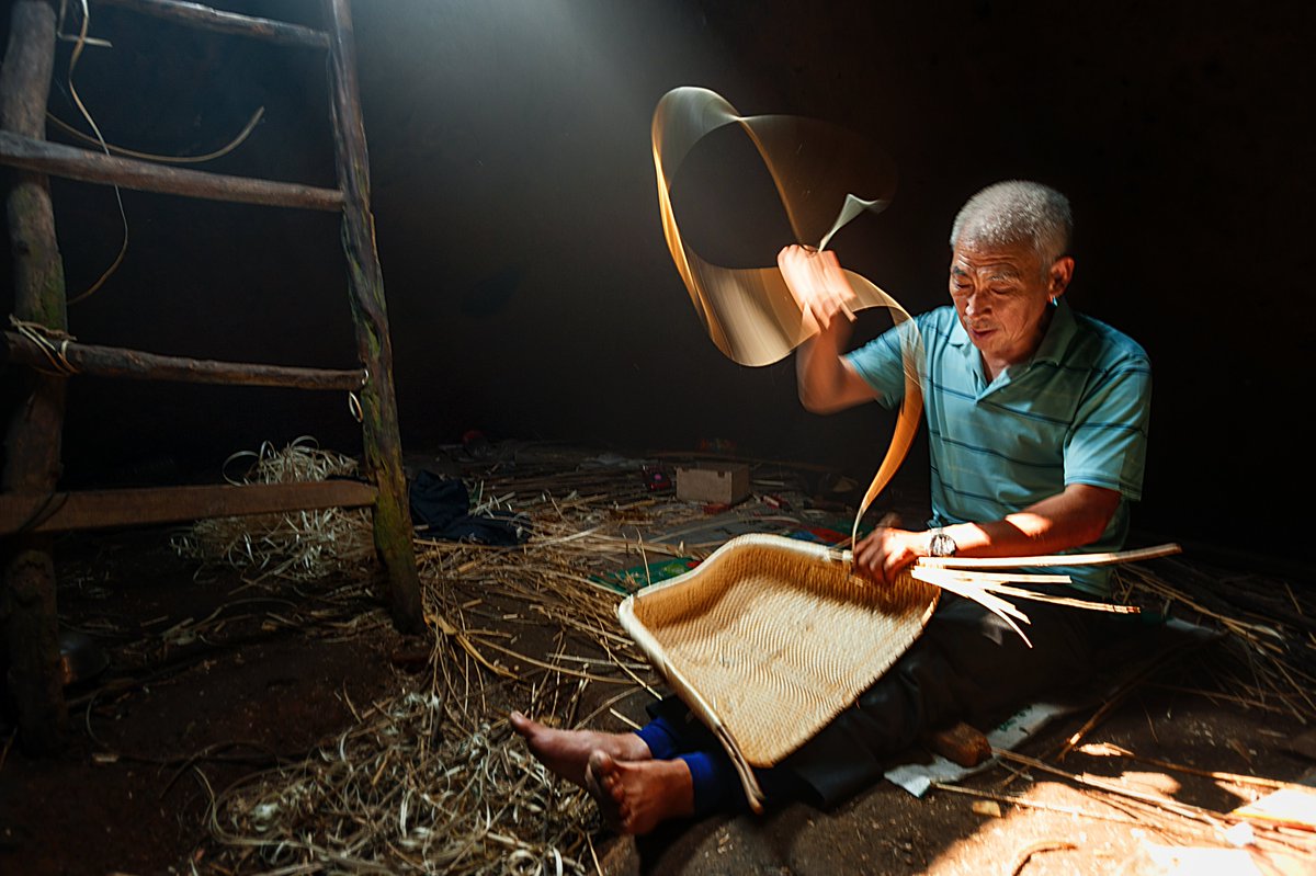 VisitShandong's tweet photo. Woven with wicker has a history of over 1,400 years in #Linshu, #Shandong (山东). Various things can be made from wicker with Linshu people's skillful hands. Willow-woven items are environmentally friendly, durable and have their own sense of rugged simplicity. #friendlyshandong https://t.co/oozJlydH7f