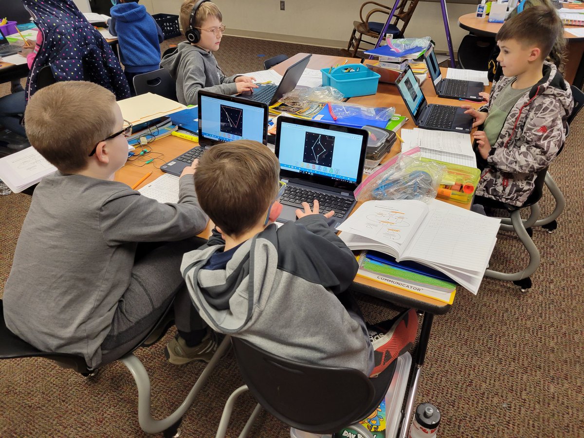 Bondgrade3's tweet photo. Why mess with breakable rubber bands, when you can make polygons on an electronic geoboard?! ๐๐ป #bridgesmathematics https://t.co/YYGH8MbPPR