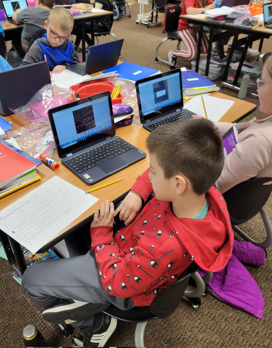Bondgrade3's tweet photo. Why mess with breakable rubber bands, when you can make polygons on an electronic geoboard?! ๐๐ป #bridgesmathematics https://t.co/YYGH8MbPPR