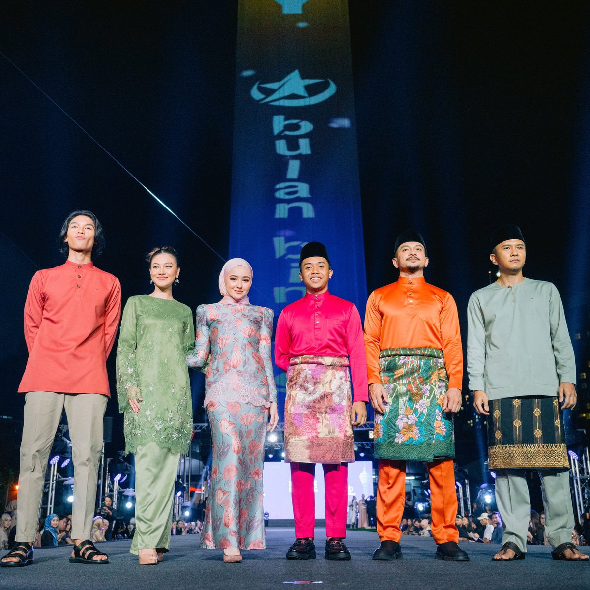 bulanbintanghq's tweet photo. Gambar ni dah cukup buat min happy 😍 https://t.co/5PTnyI2Vfj