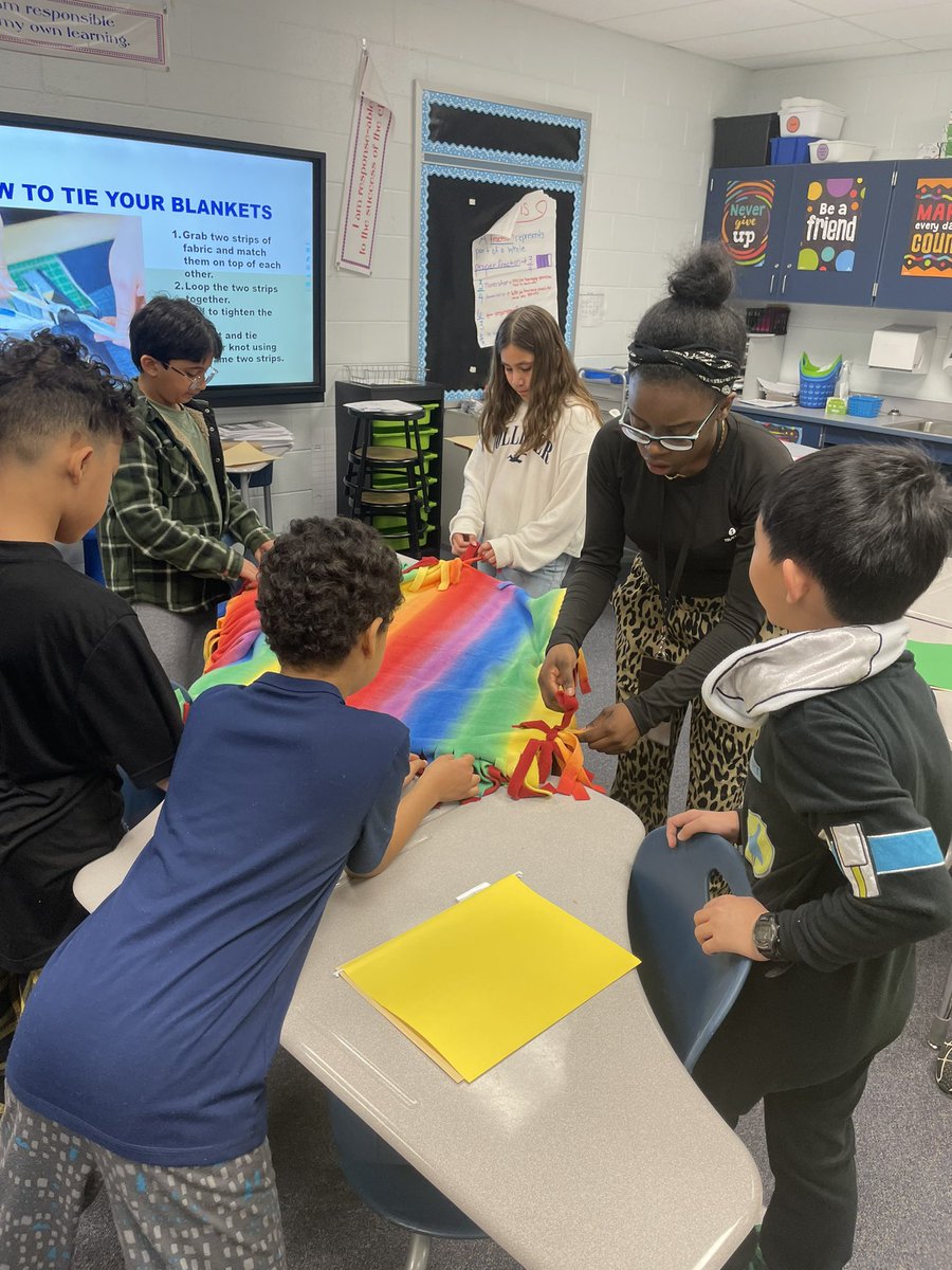HNESAP_Glover's tweet photo. Kindness week was so much fun in the Husky House 🐾💙@MrsASchott @ValerieShisler @BethNuckles @ToddErickson15 https://t.co/YoLVE5Jazj